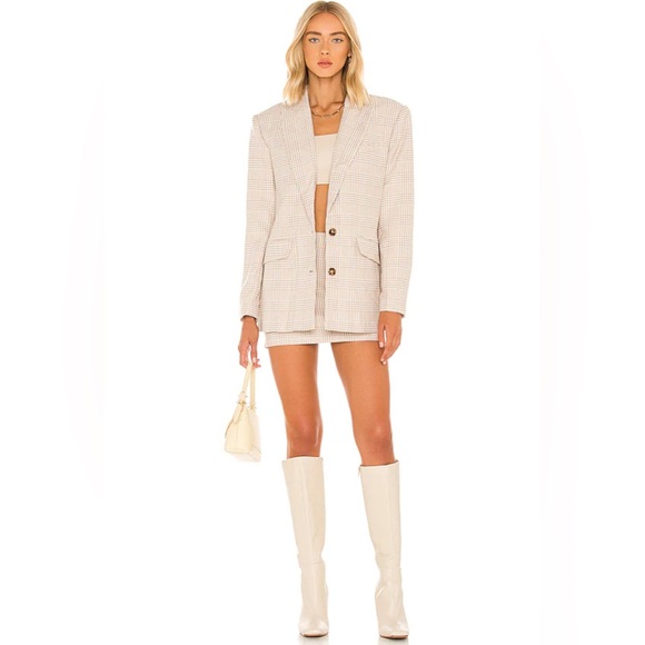 L'Academie Jackets & Blazers - L'Academie / Revolve Abigail Blazer in Tan & White.
Color: Tan & White